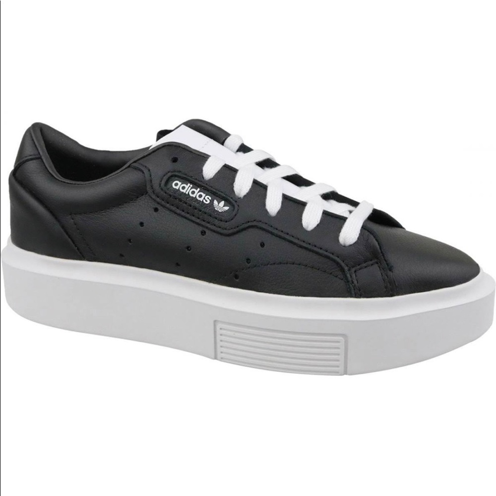 🆕 Black and white Adidas sneakers